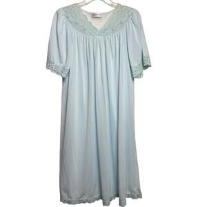 Shadowline Pale Blue Vintage Nightgown. Lace & Embroidered Detail M (2624)